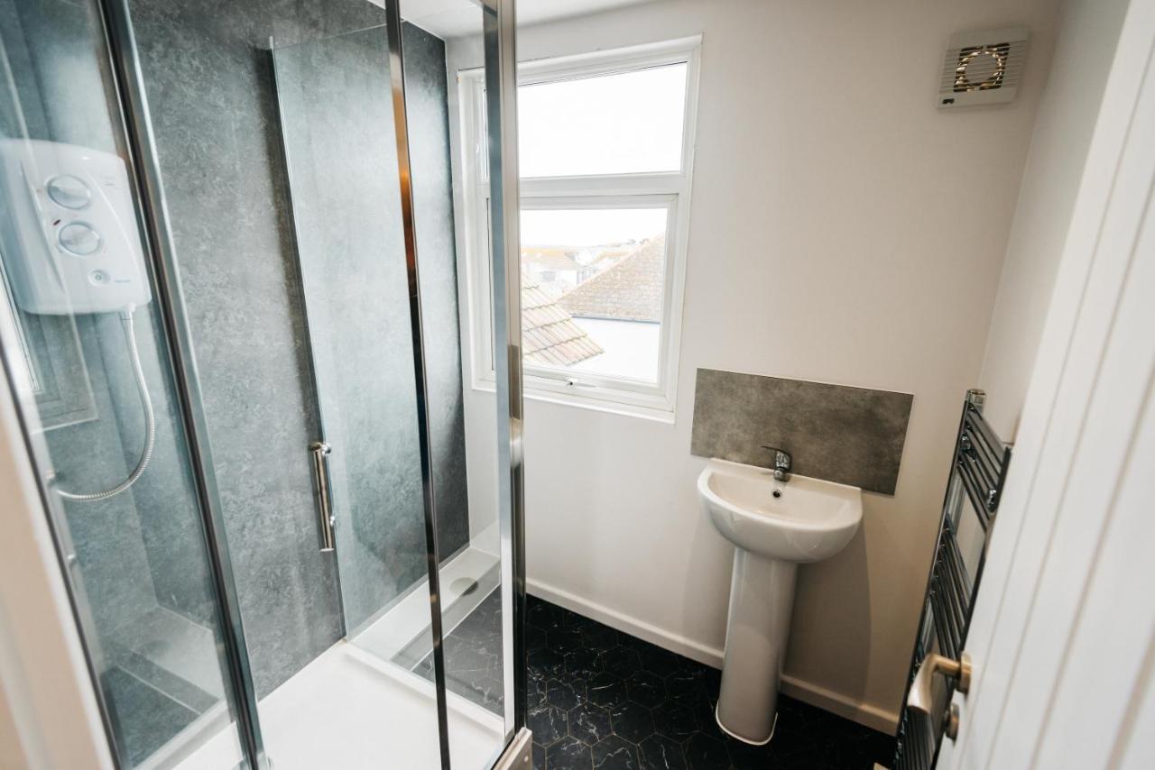 Mordon Bar And Lodge New Quay Екстериор снимка